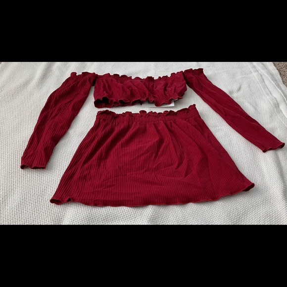 Red 2-piece - Picture 2 of 3